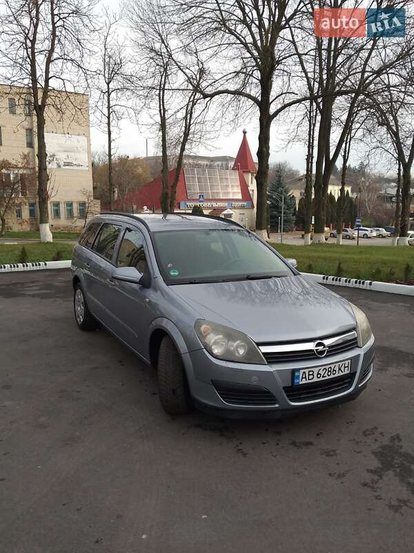 Универсал Opel Astra 2005 в Тростянце
