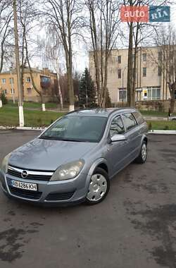 Универсал Opel Astra 2005 в Тростянце