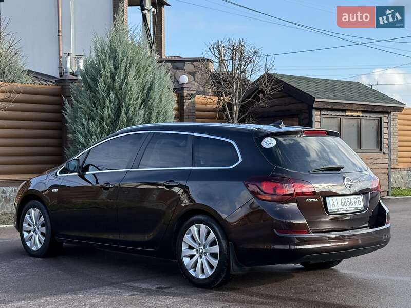 Универсал Opel Astra 2012 в Киеве