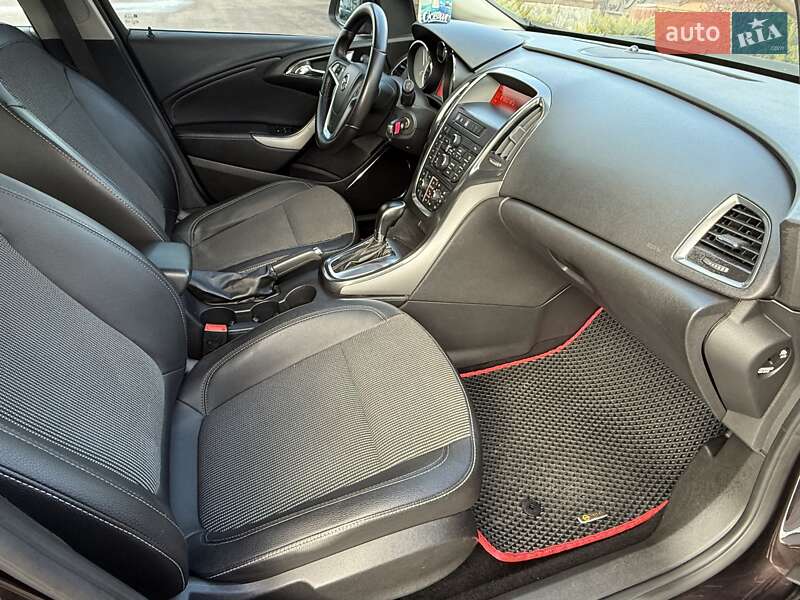 Универсал Opel Astra 2012 в Киеве