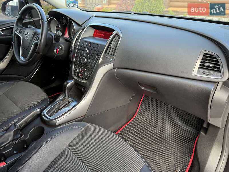 Универсал Opel Astra 2012 в Киеве