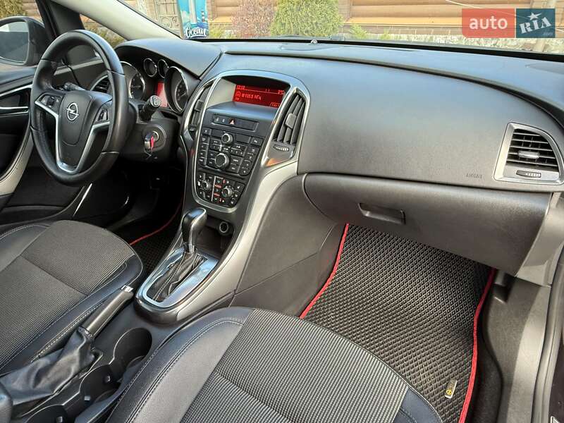 Универсал Opel Astra 2012 в Киеве