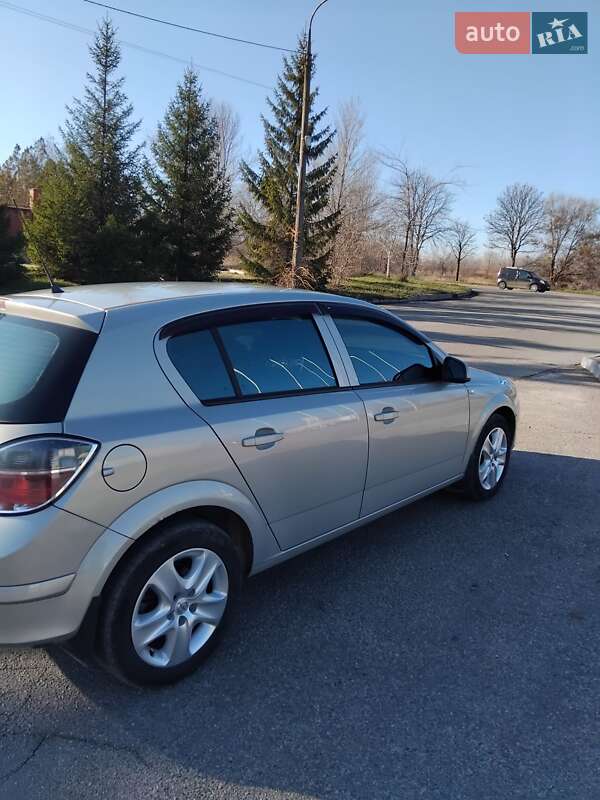 Хетчбек Opel Astra 2011 в Запоріжжі