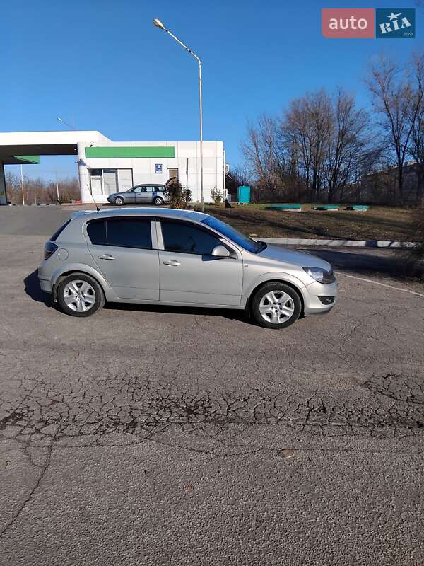 Хетчбек Opel Astra 2011 в Запоріжжі