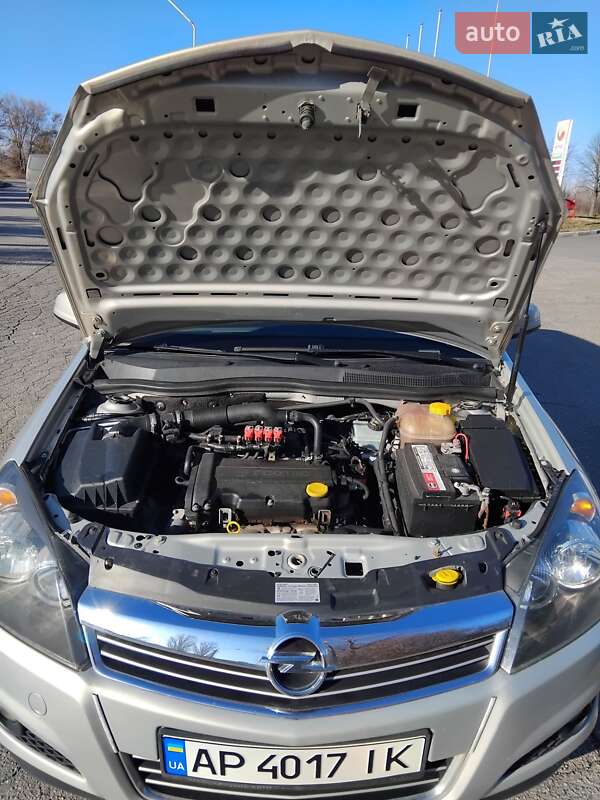 Хетчбек Opel Astra 2011 в Запоріжжі