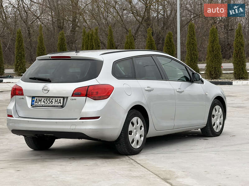 Универсал Opel Astra 2012 в Звягеле