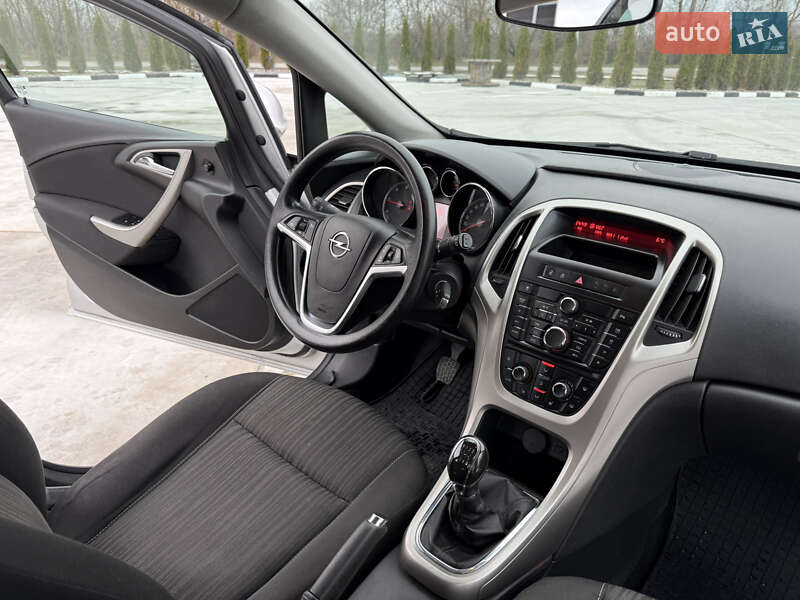 Универсал Opel Astra 2012 в Звягеле