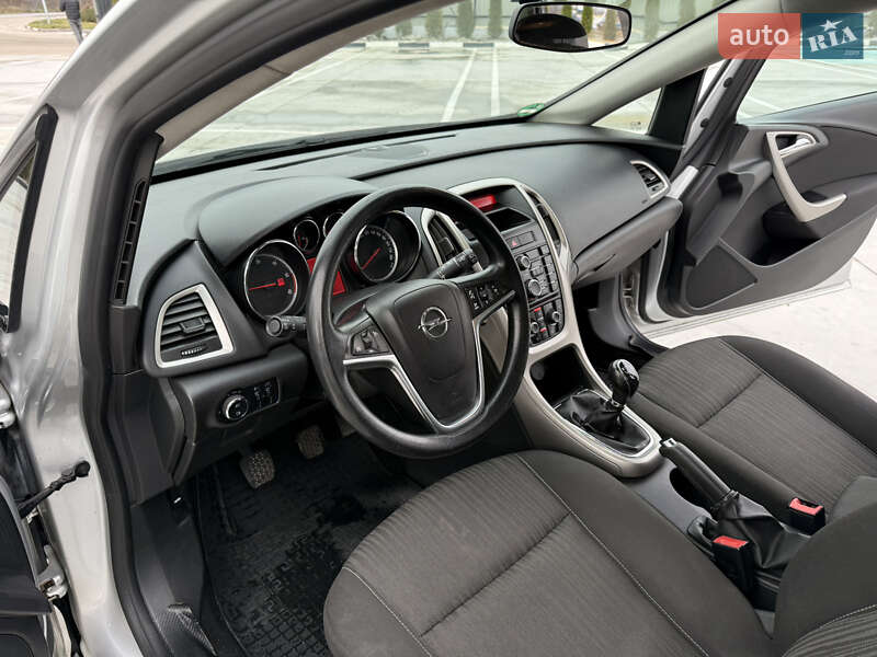 Универсал Opel Astra 2012 в Звягеле