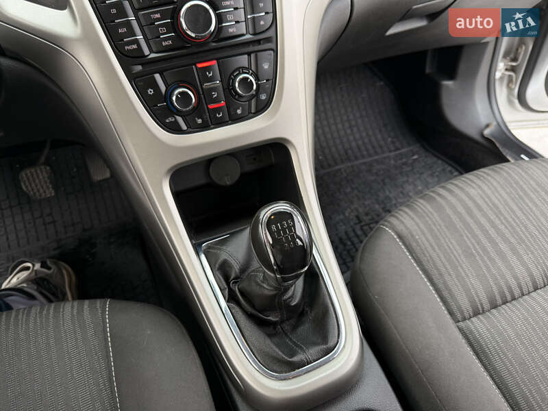 Универсал Opel Astra 2012 в Звягеле