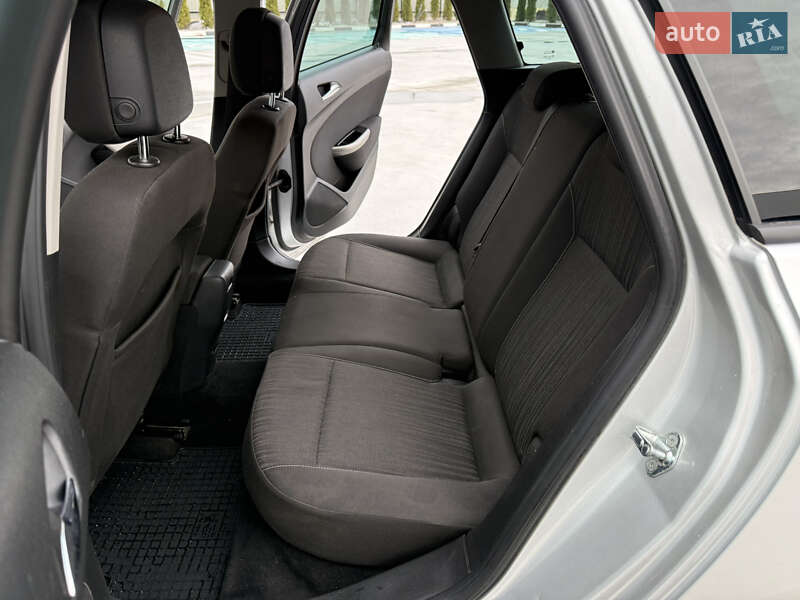 Универсал Opel Astra 2012 в Звягеле