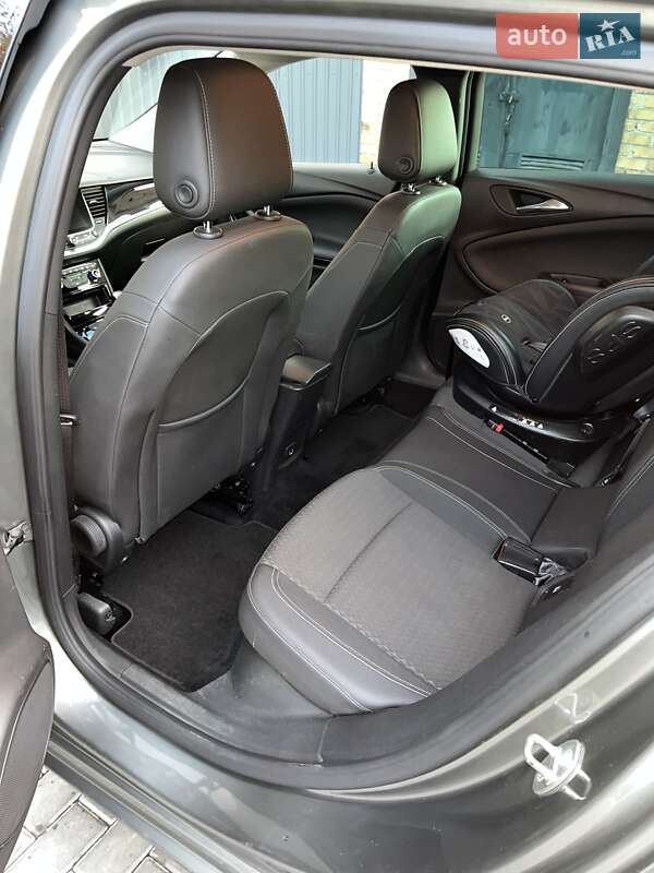 Универсал Opel Astra 2018 в Покрове