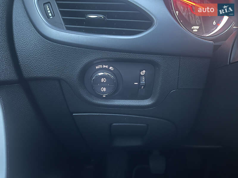 Универсал Opel Astra 2018 в Житомире