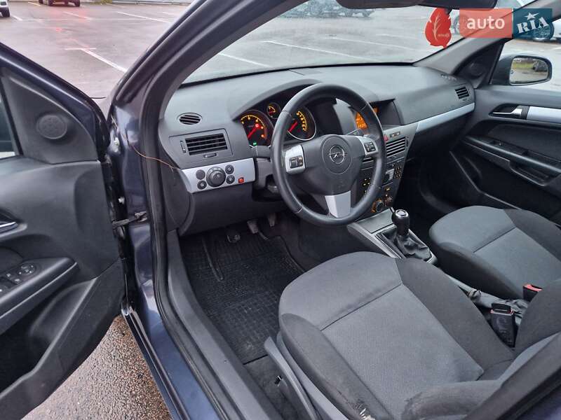 Хетчбек Opel Astra 2006 в Рівному
