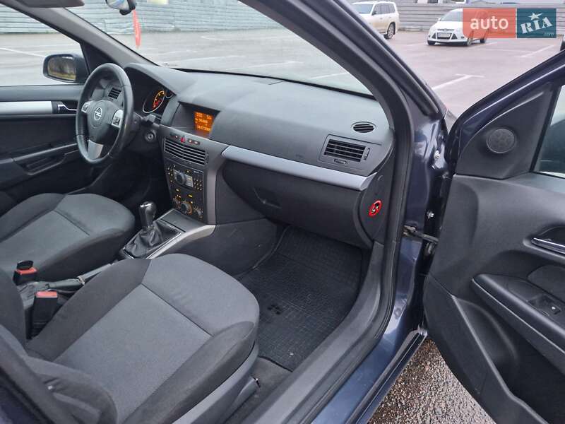 Хетчбек Opel Astra 2006 в Рівному