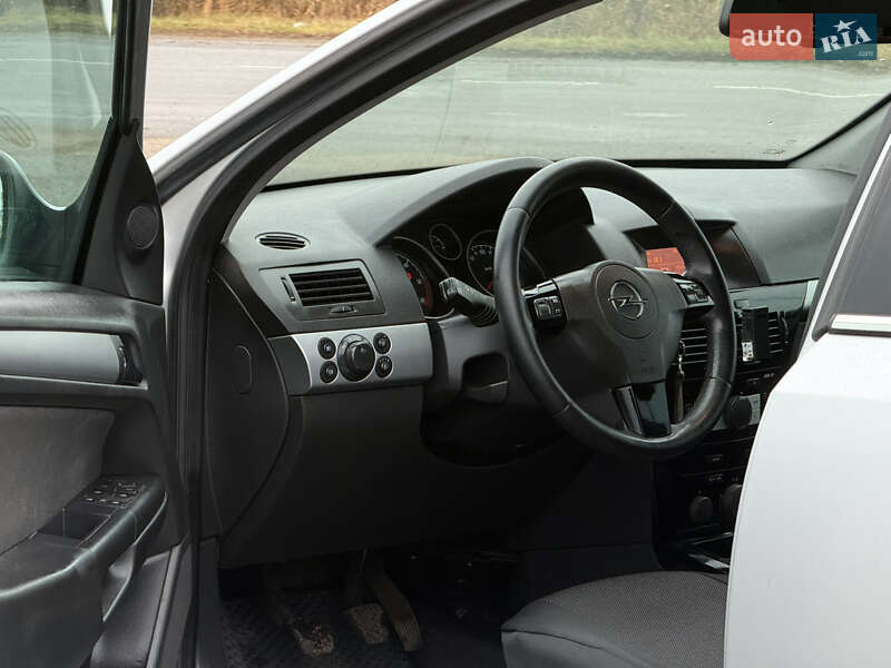 Універсал Opel Astra 2010 в Мені