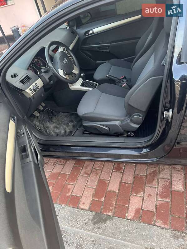 Купе Opel Astra 2008 в Прилуках