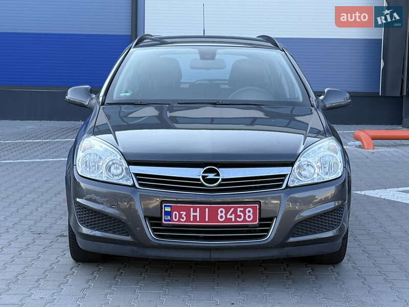 Универсал Opel Astra 2010 в Ровно