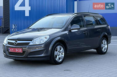 Универсал Opel Astra 2010 в Ровно