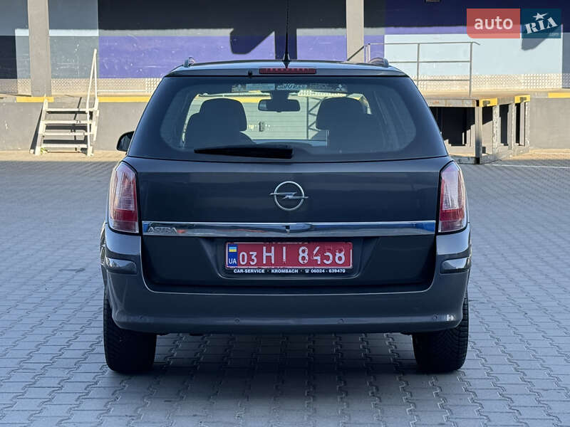 Универсал Opel Astra 2010 в Ровно