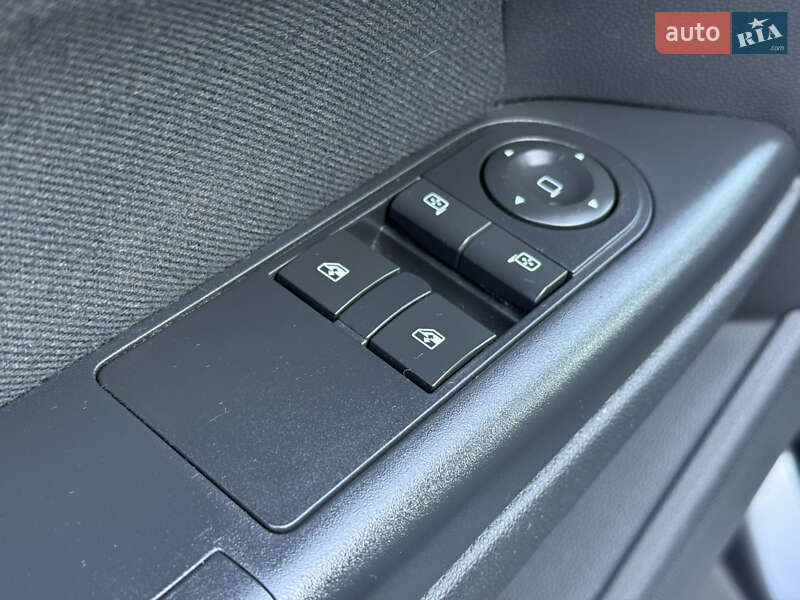 Универсал Opel Astra 2010 в Ровно