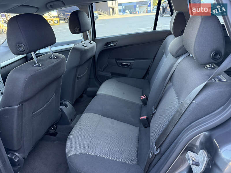 Универсал Opel Astra 2010 в Ровно