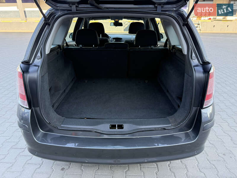 Универсал Opel Astra 2010 в Ровно