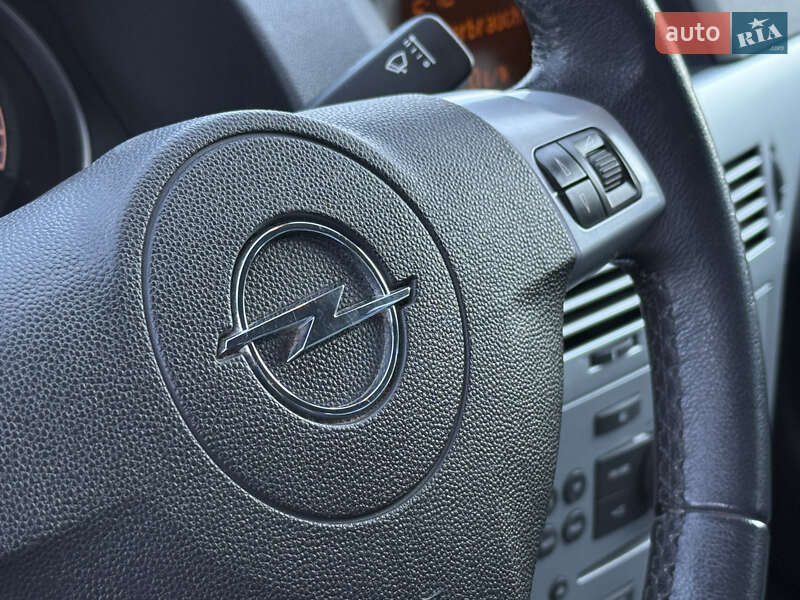 Универсал Opel Astra 2010 в Ровно