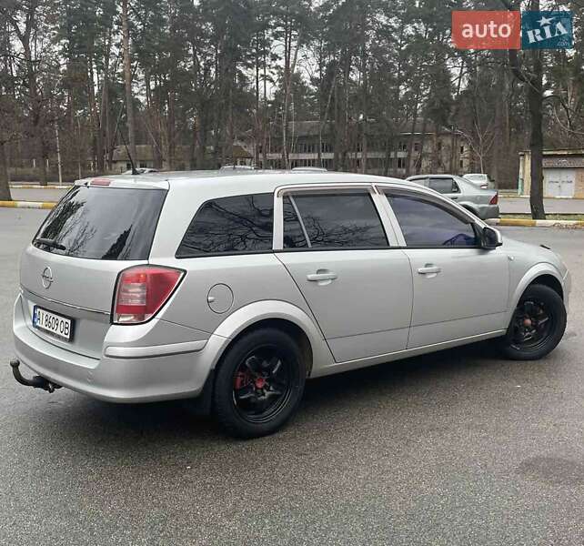 Універсал Opel Astra 2013 в Києві