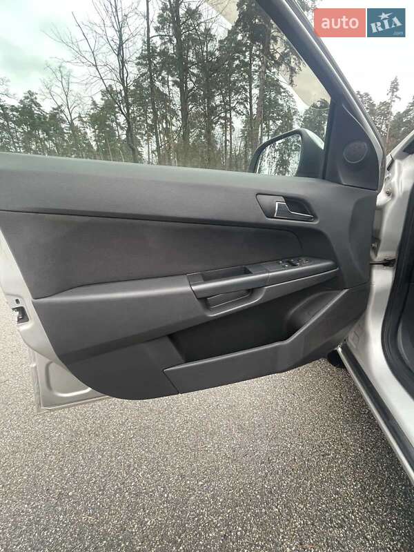 Універсал Opel Astra 2013 в Києві