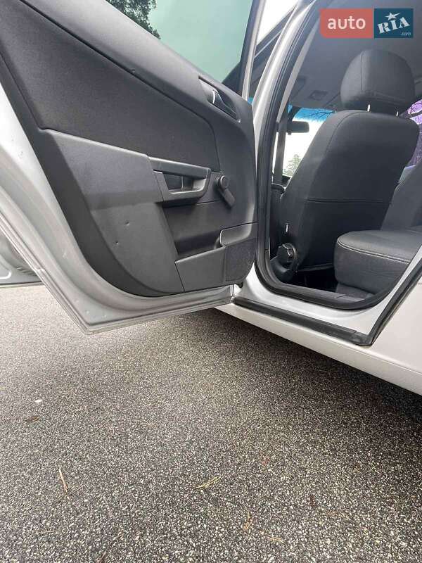 Універсал Opel Astra 2013 в Києві