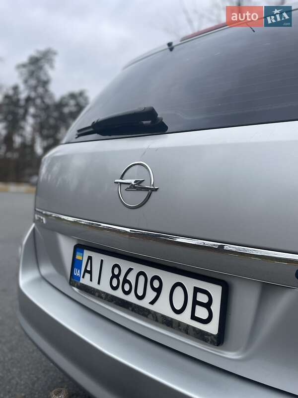 Універсал Opel Astra 2013 в Києві