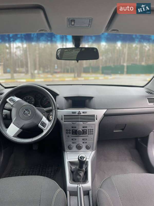 Універсал Opel Astra 2013 в Києві