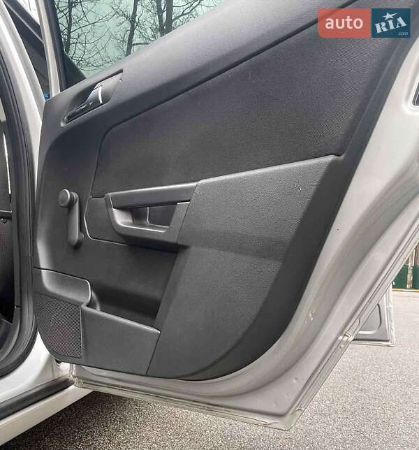 Універсал Opel Astra 2013 в Києві