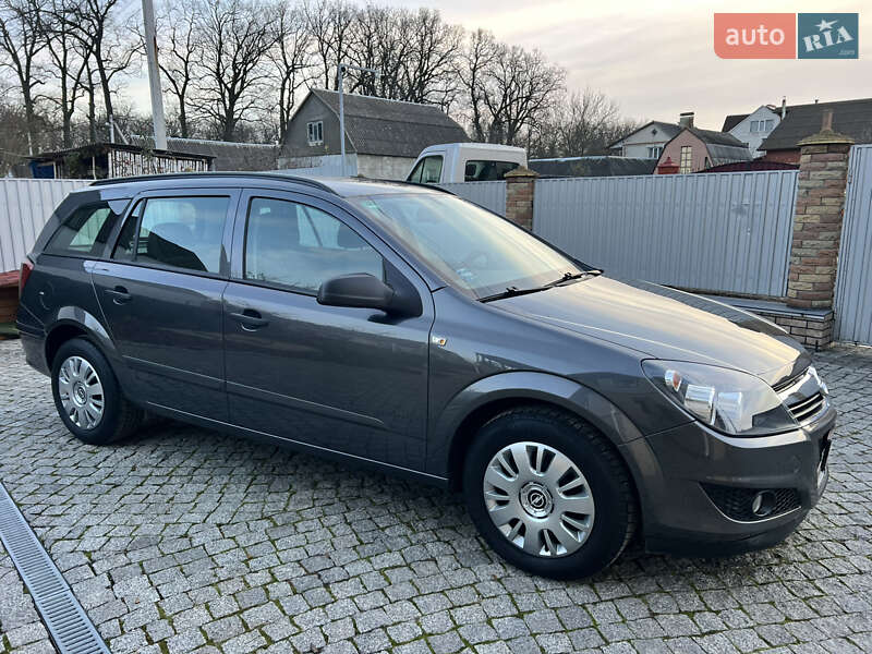 Універсал Opel Astra 2009 в Гнівані