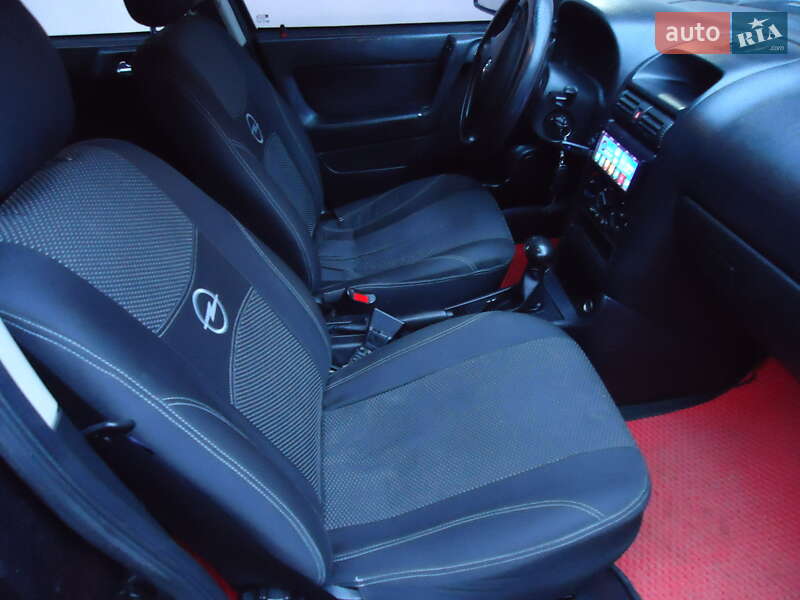 Седан Opel Astra 2006 в Умані