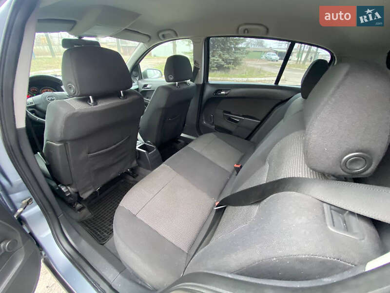 Хэтчбек Opel Astra 2006 в Кропивницком