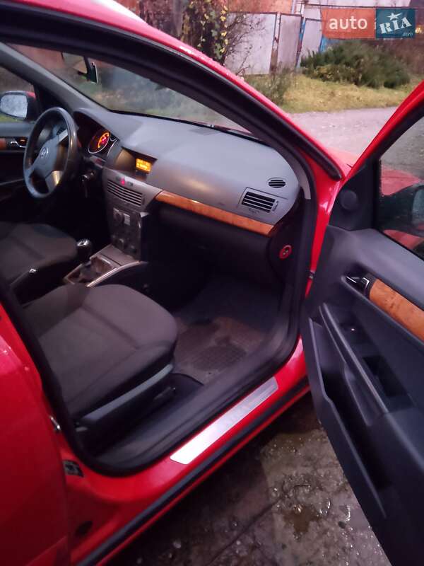 Универсал Opel Astra 2005 в Хусте