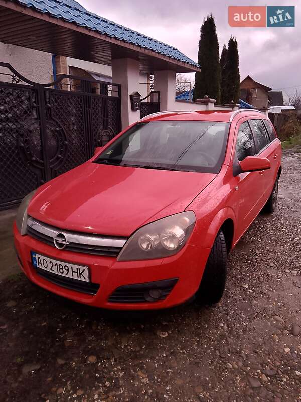 Универсал Opel Astra 2005 в Хусте