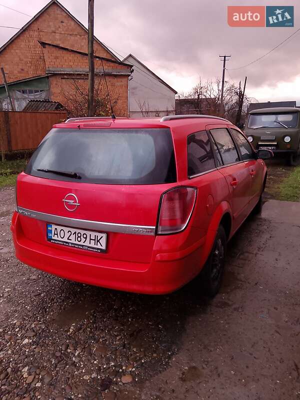Универсал Opel Astra 2005 в Хусте