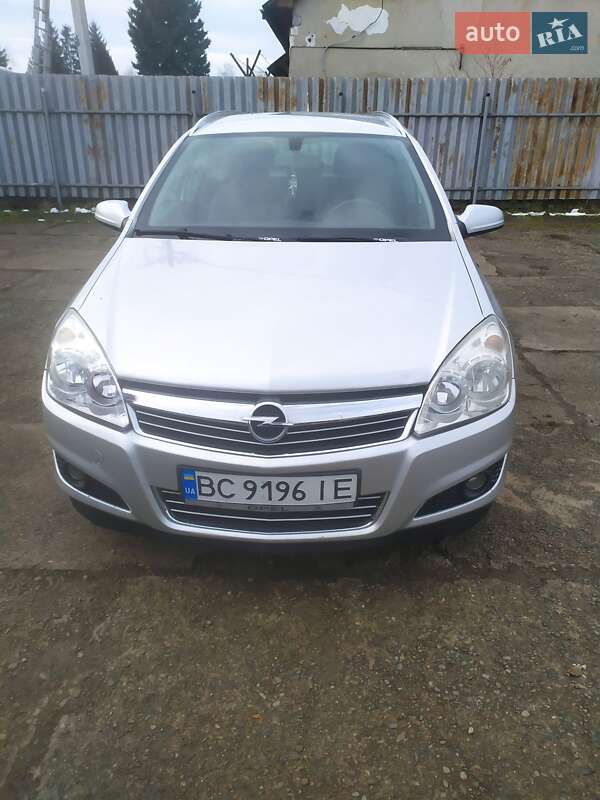 Універсал Opel Astra 2008 в Стрию