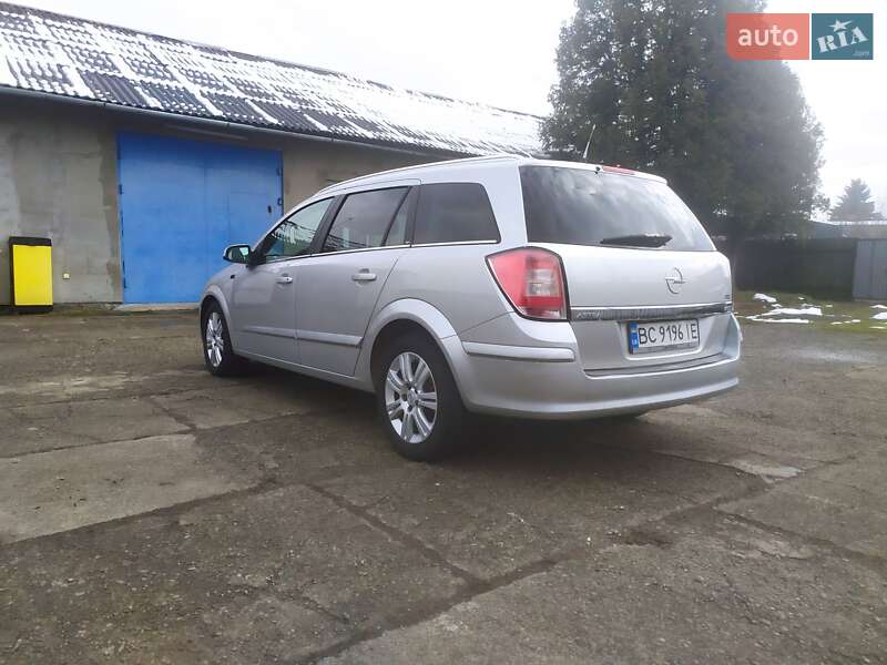 Універсал Opel Astra 2008 в Стрию