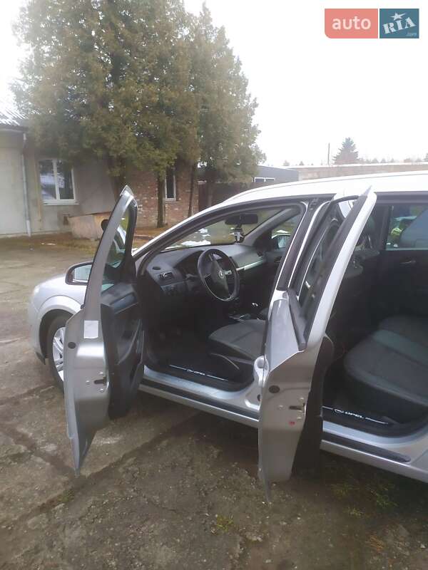 Універсал Opel Astra 2008 в Стрию