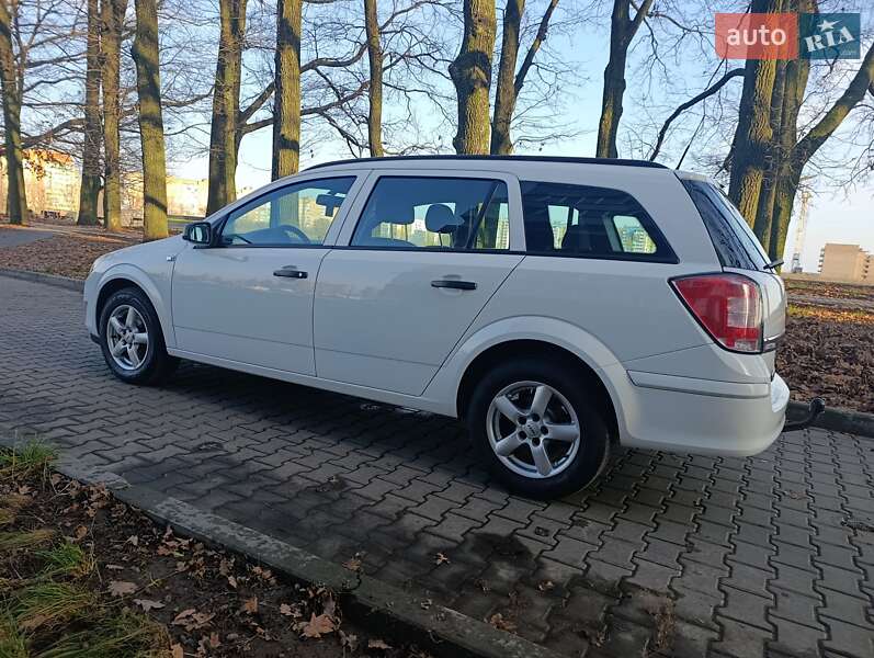 Універсал Opel Astra 2009 в Полтаві