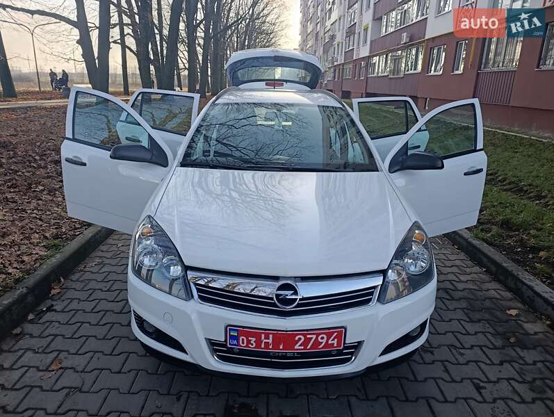 Універсал Opel Astra 2009 в Полтаві
