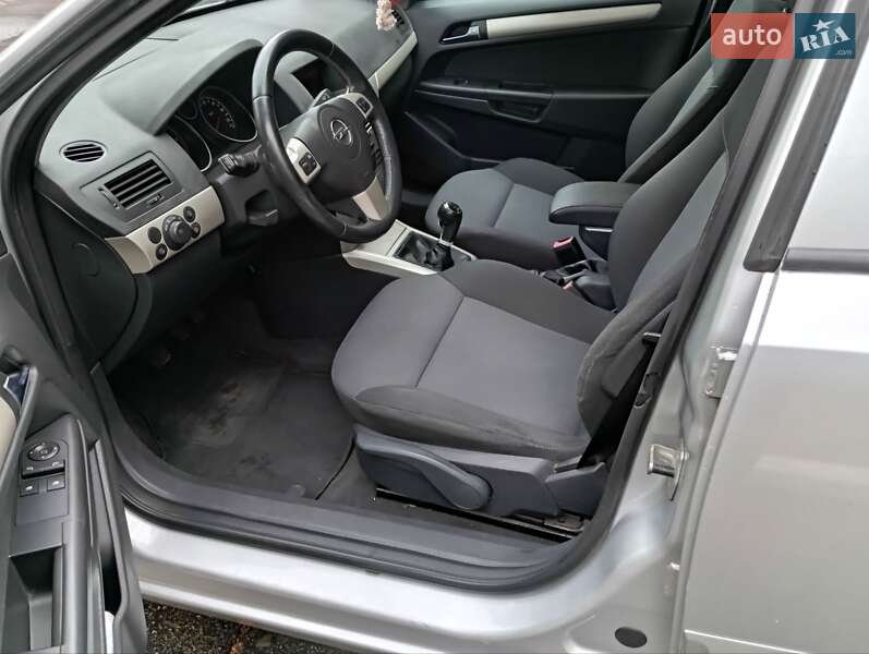 Універсал Opel Astra 2008 в Олександрії