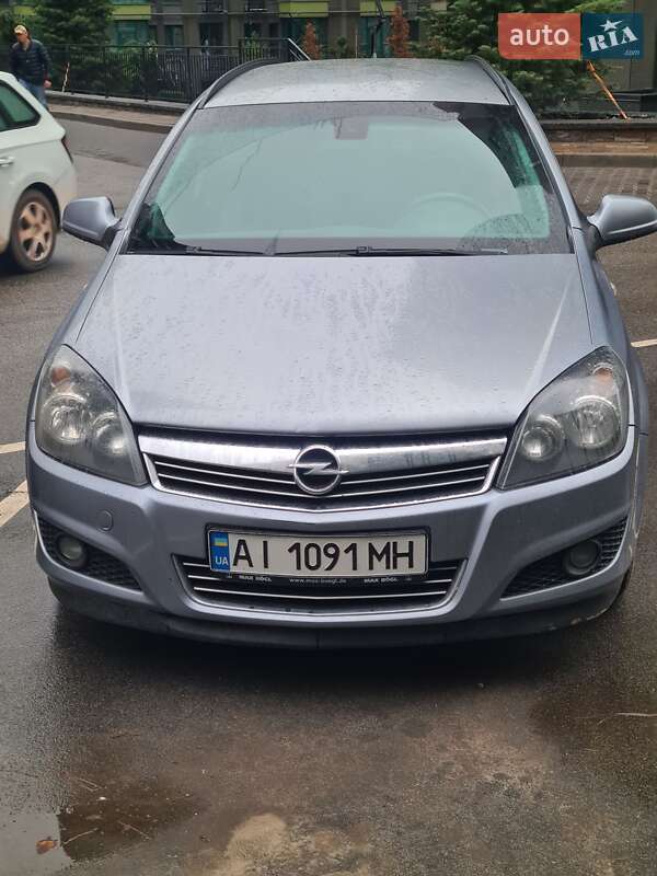 Універсал Opel Astra 2010 в Софіївській Борщагівці