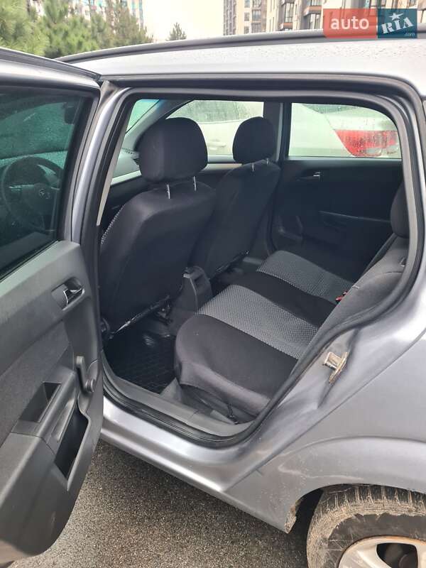 Універсал Opel Astra 2010 в Софіївській Борщагівці