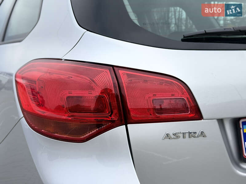 Универсал Opel Astra 2015 в Тернополе