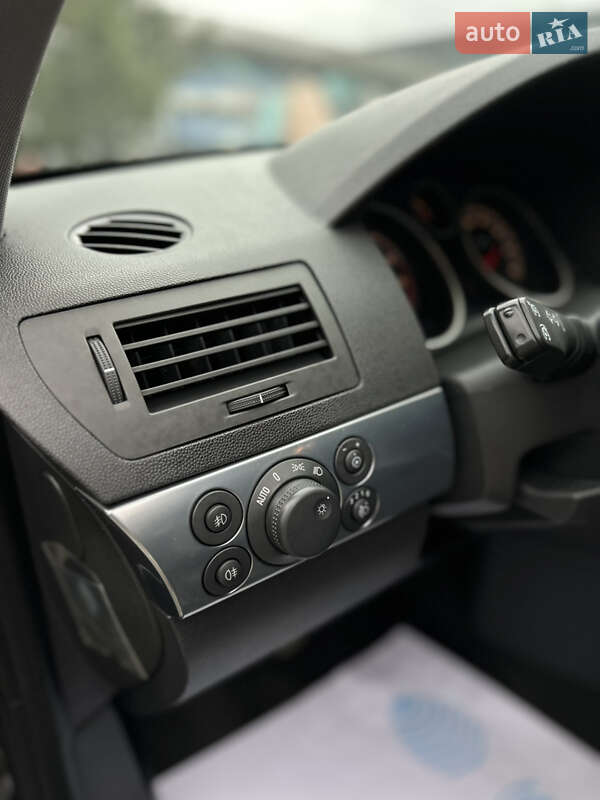 Универсал Opel Astra 2009 в Луцке