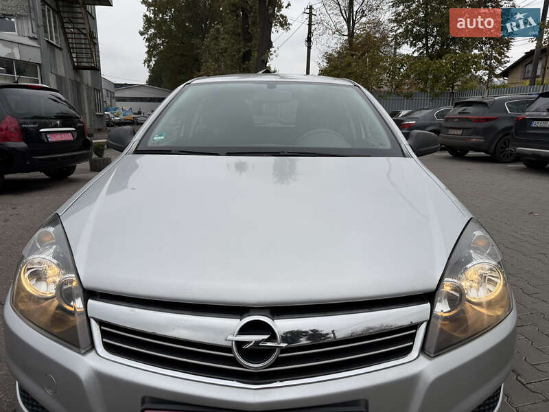 Універсал Opel Astra 2010 в Вінниці